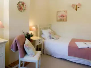 Spacious Single Bedroom